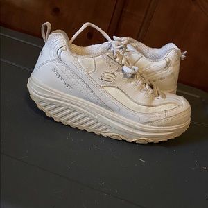 White Skechers Shape-Ups size 7